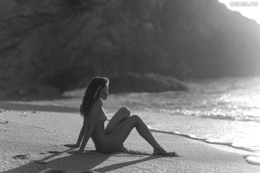 Mia C. Bell / Mia Larelle