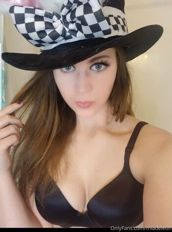 Mia DeLeon XO