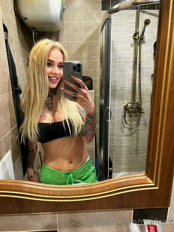 mia_foxybae