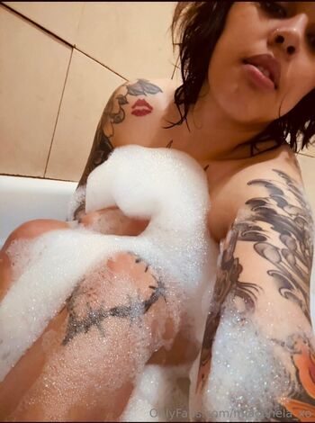 miacanela_xo
