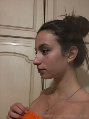 miawhite18x