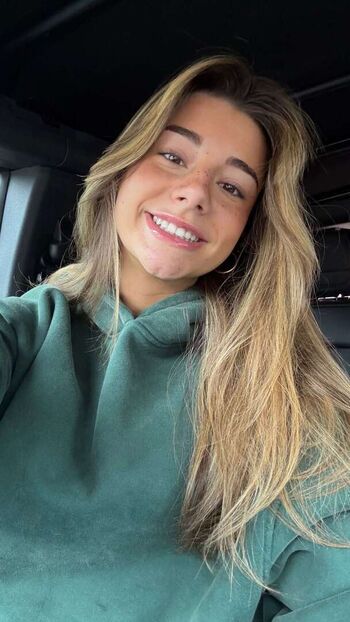 Mikayla Campinos