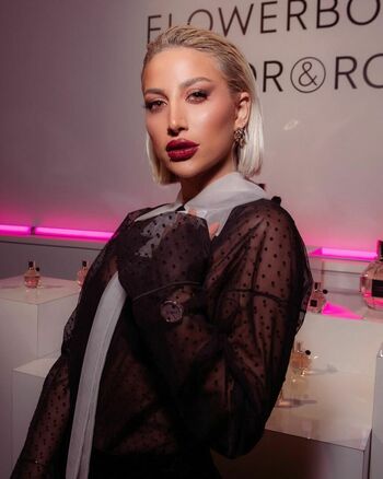Model Roz