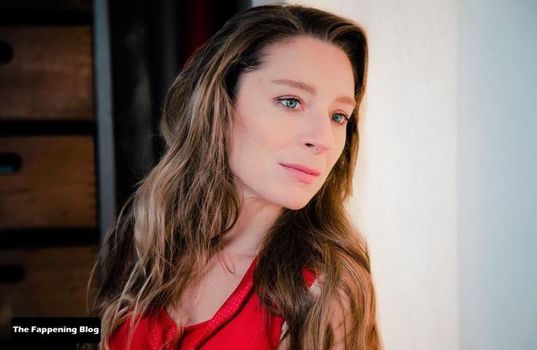 Morfydd Clark