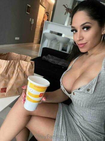 paula_flores