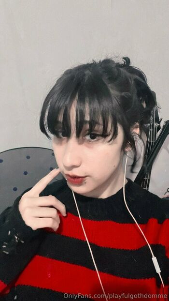 playfulgothdomme