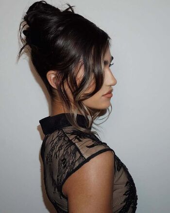 Rayna V
