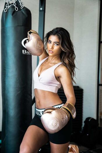 Rayna Vallandi