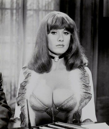 Robyn Hilton