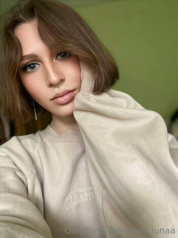 rose_lunaa
