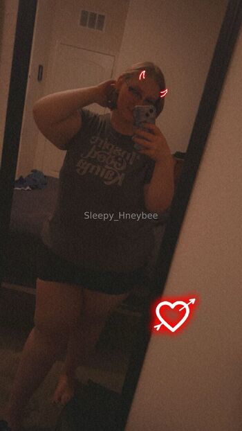 sleepy_hneybee