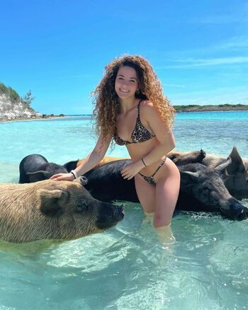 Sofie Dossi