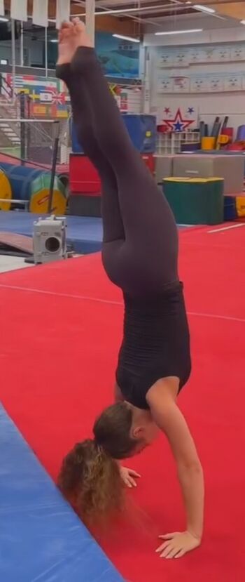 Sofie Dossi
