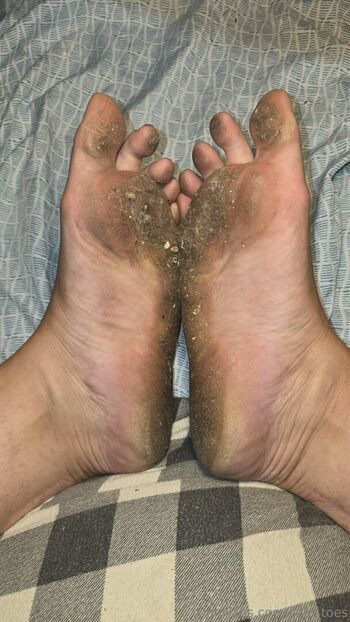 solo_toes