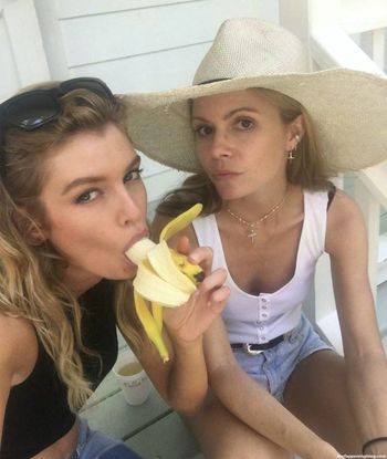 Stella Maxwell
