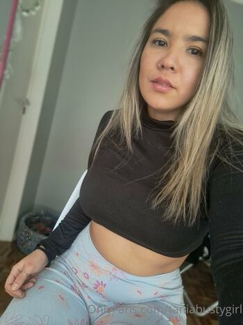taniabustygirl