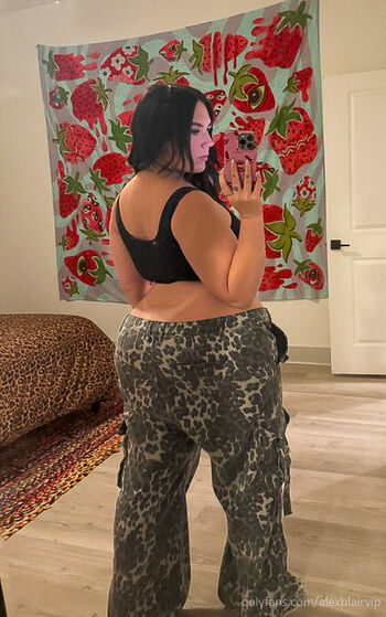 Thecurvyfoxx