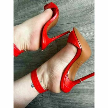 Thestilettobunny