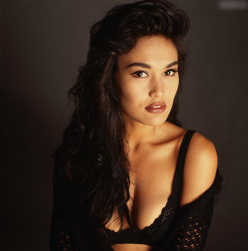 Tia Carrere