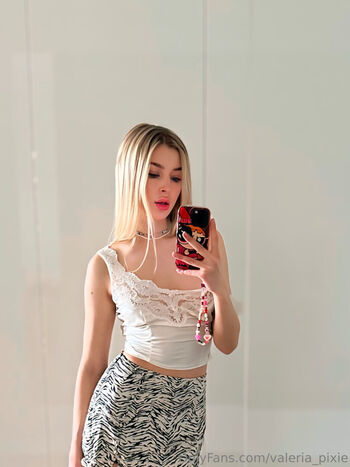 valeria_pixie