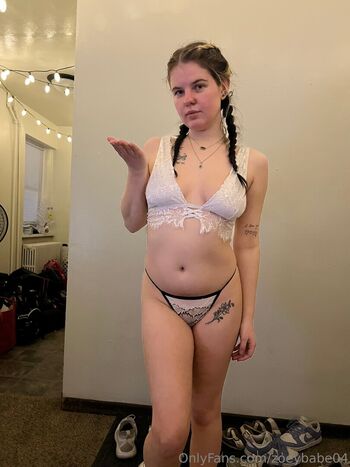 zoeybabe04