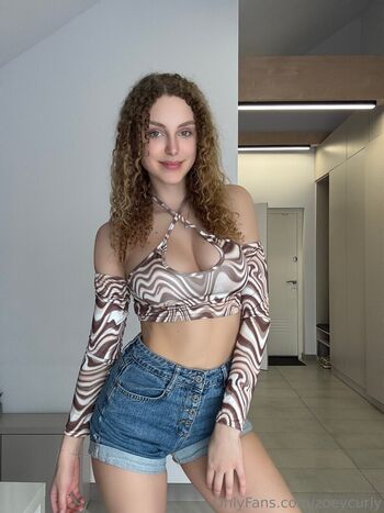 zoeycurly